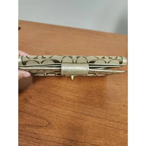 COACH 43609 Turnlock Signature Slim Envelope Flap Wallet Purse Khaki Gold. Has s - Picture 6 of 12